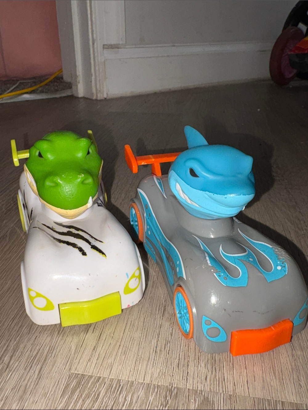 Kids Animal Racer Toy - Blue Shark and Green Crocodile